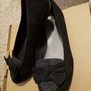 **SOLD**3/$25 Descendants girls shoes!